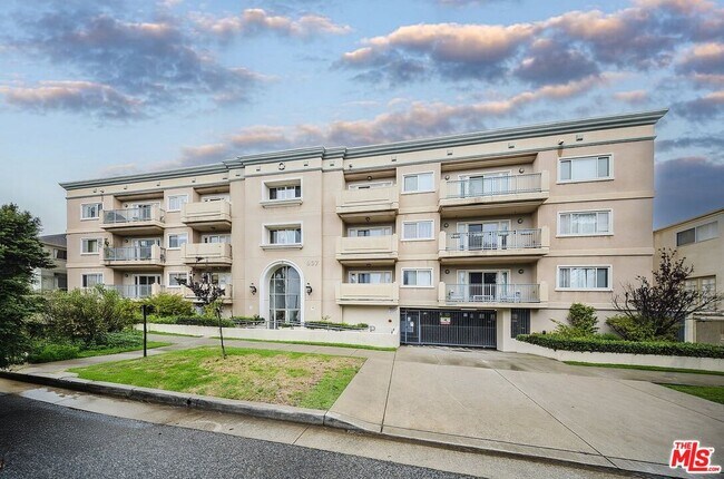 Primary Photo - 937 12th St