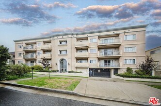 Building Photo - 937 12th St