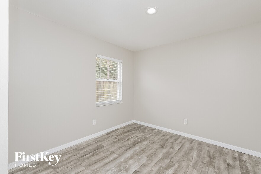 Building Photo - 1033 Hardwood Dr