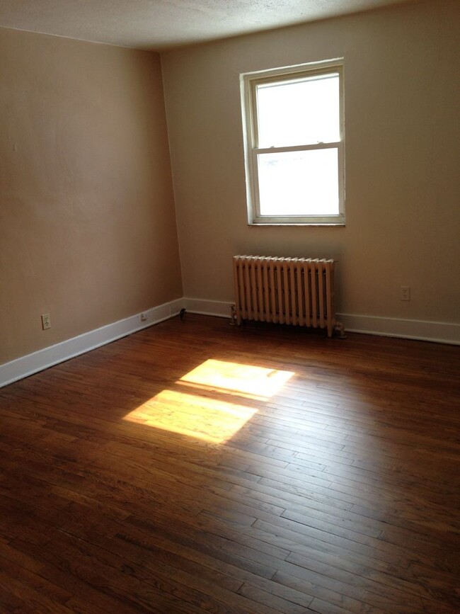 Building Photo - Squirrel Hill - Single Family House on Ros...