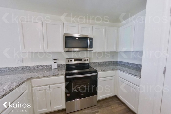 Building Photo - 3024 NE 1st Ave