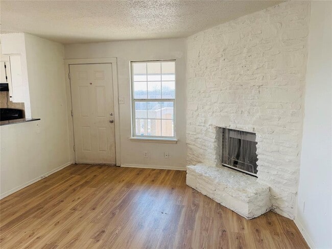 Building Photo - 10209 Brownie Dr