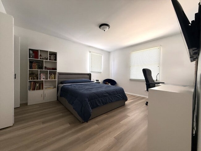 Building Photo - 715 Merlin Dr