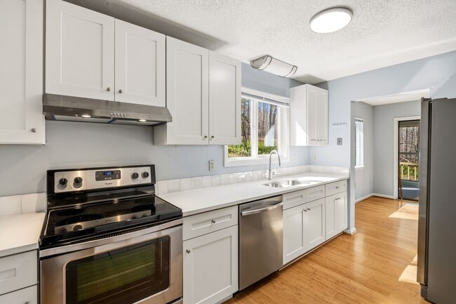 Building Photo - Peaceful on Poplar