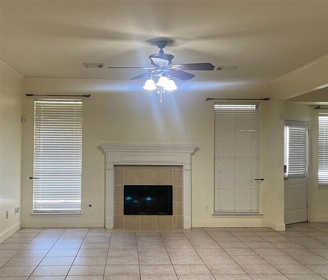 Building Photo - 3810 Hillbrook Dr