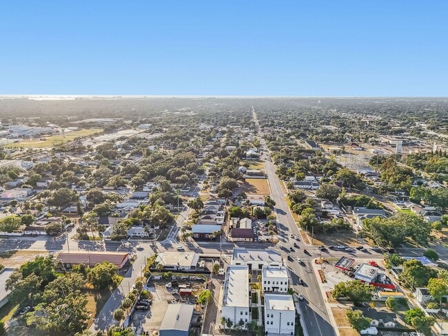 Building Photo - Modern Townhome For Lease in downtown St Pete and Warehouse Arts District
