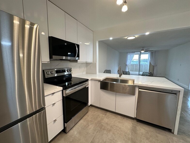 Building Photo - 406 NW 68th Ave