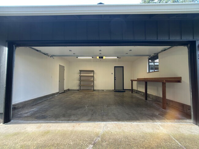 Building Photo - 5500 NE 41st Ave