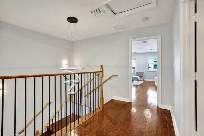 Building Photo - 835 NE 16th Terrace