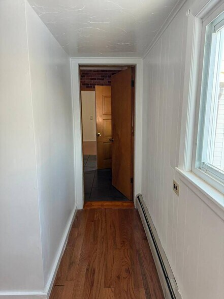 Building Photo - 26 Pleasant St