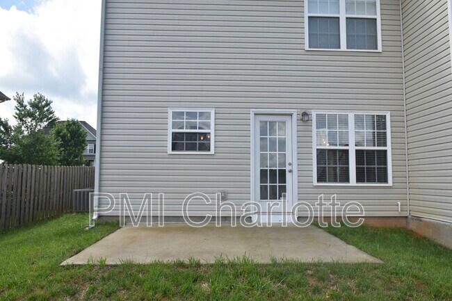 Building Photo - 307 Glennallen Rd