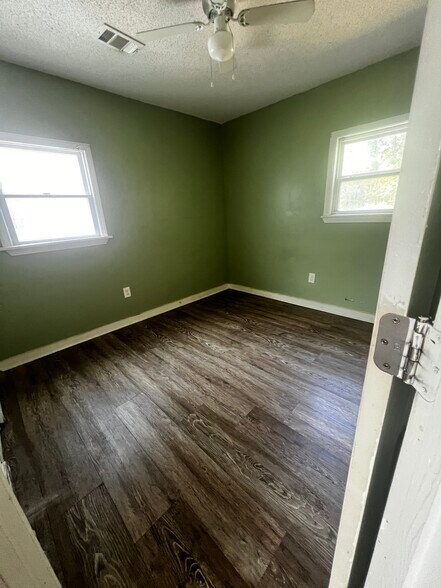 Building Photo - 944 Alice Ave