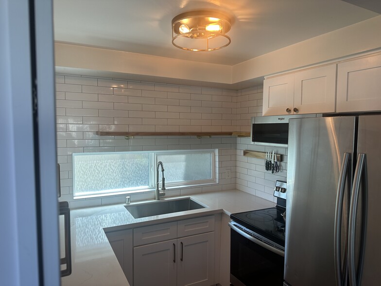 Kitchen - 500 Evergreen St