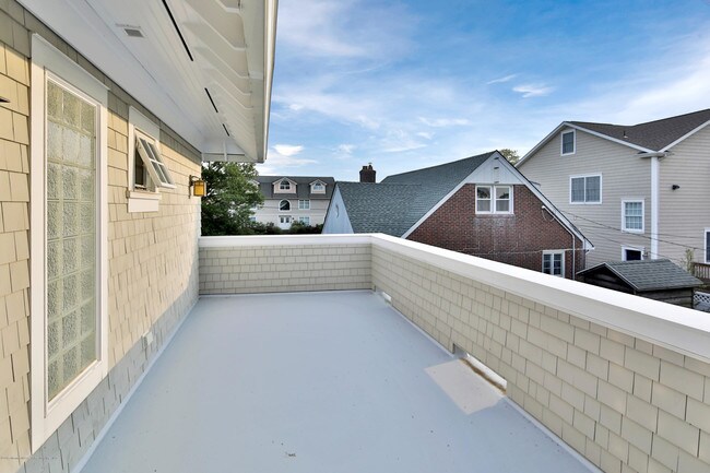 Building Photo - 303 1st Ave