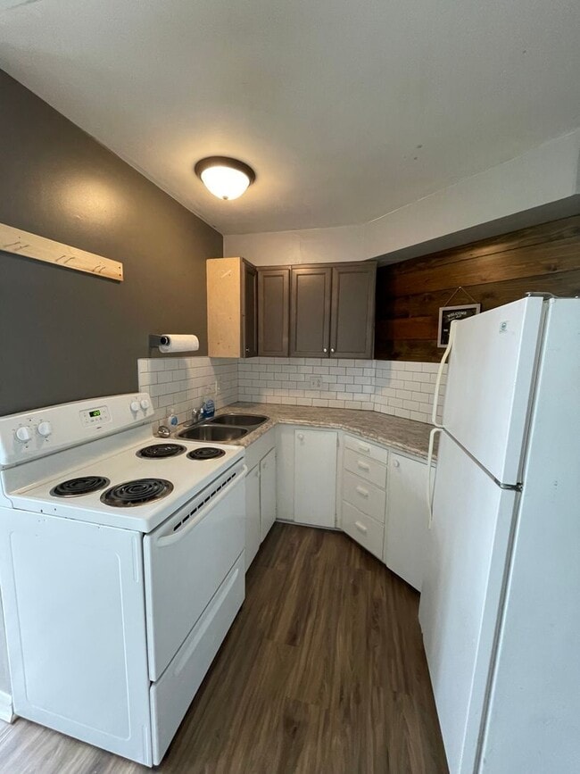 Building Photo - 901 Merchant St