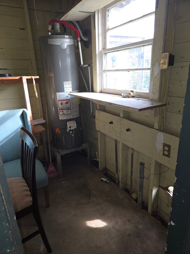 Building Photo - 205 W Broussard St