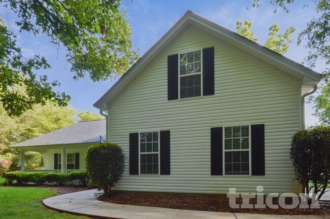 Building Photo - 35 Crooked Creek Dr