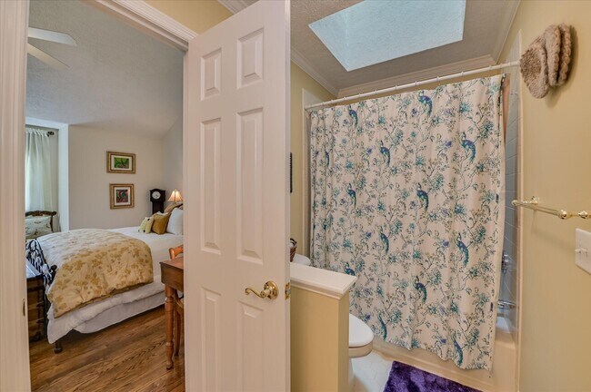 Building Photo - 108 White Willow Pl