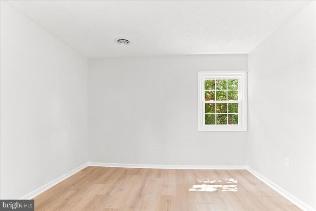 Building Photo - 102 Linwood Ct