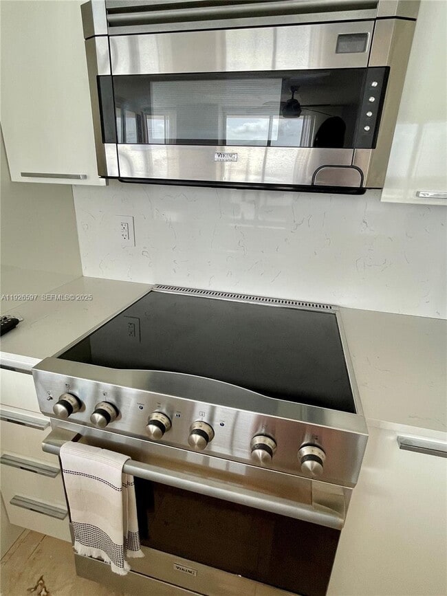 Building Photo - 8911 Collins Ave