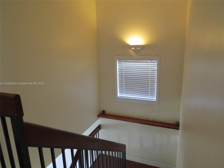 Building Photo - 216 Lakeside Cir