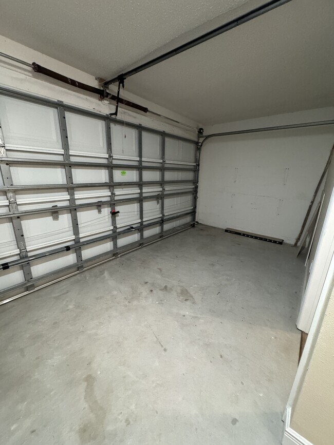 Building Photo - 5100 Mentmore Ave