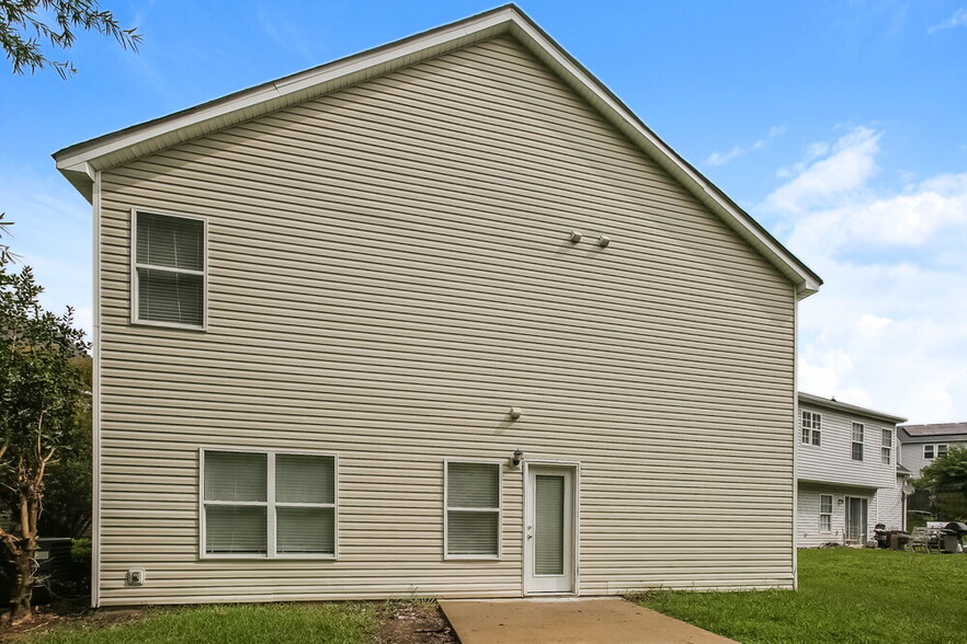 Building Photo - 1320 Bray Dr