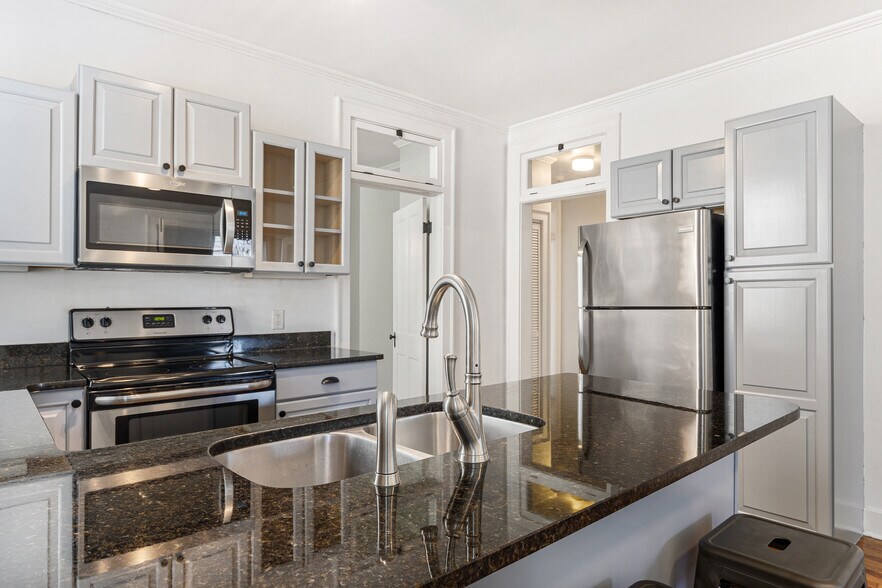 Kitchen - 574 Rutledge Ave