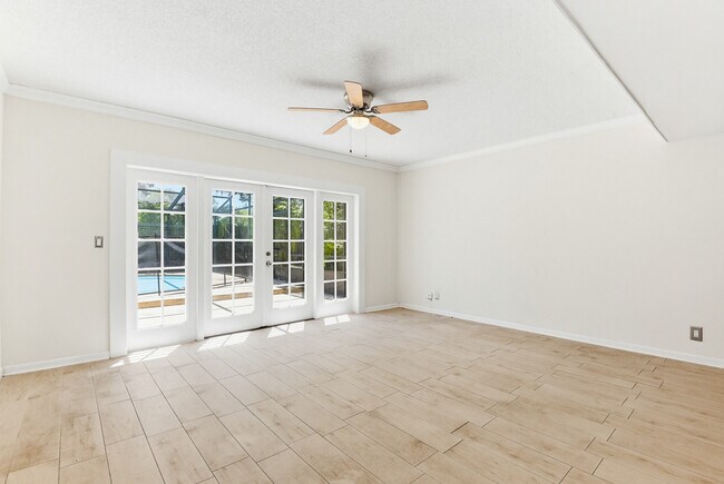 Building Photo - 6 Baywood Dr