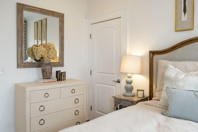 Building Photo - 801 Durant Pl NE