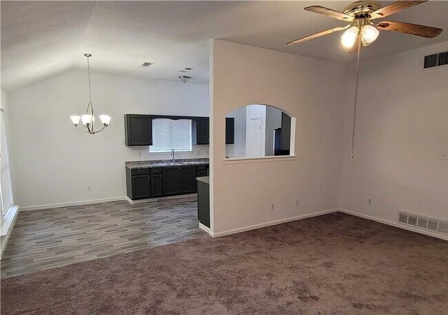 Building Photo - Upgraded 3 bedroom 2 bathroom home!  HOUSING ACCEPTED!