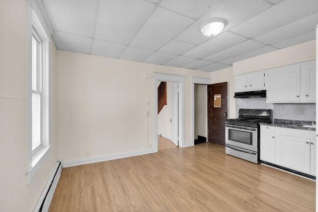 Building Photo - ? Spacious 4-Bedroom Home in Allentown – M...