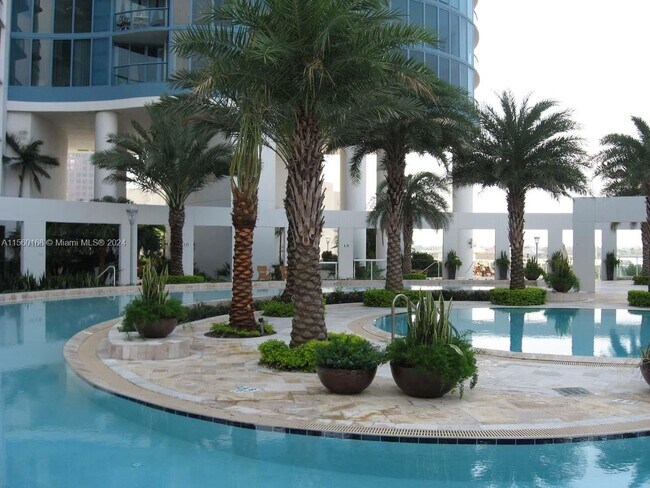 Building Photo - 333 Las Olas Way