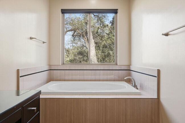 Building Photo - 3813 Calverhall Way