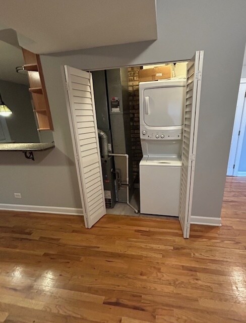 Building Photo - 2340 W Granville Ave