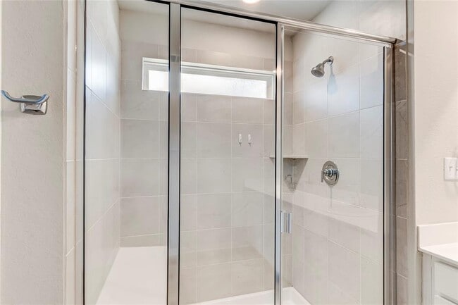 Building Photo - 218 Glass Mountains Wy