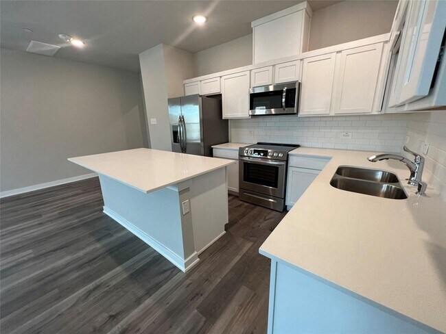 Building Photo - 313 N Centro Cir