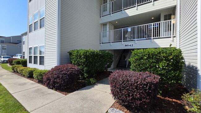 Building Photo - 8642 South Bridge Dr