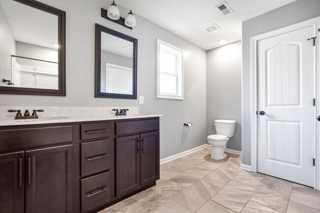Building Photo - Pet Friendly Three Bedroom!