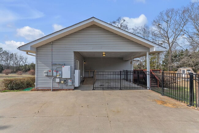 Building Photo - 3BR / 2BA Off-Grid Luxury Living with Large Fenced Lot and Solar Power $2297/mo rent