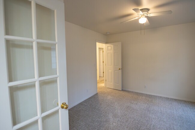 Building Photo - 164 S Silverwood Way