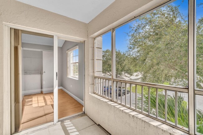 Building Photo - 2850 N Oakland Forest Dr