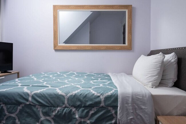 Building Photo - 7 Summit Ave