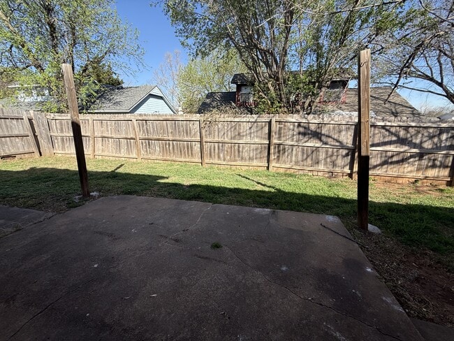 Building Photo - 2204 Post Oak Dr