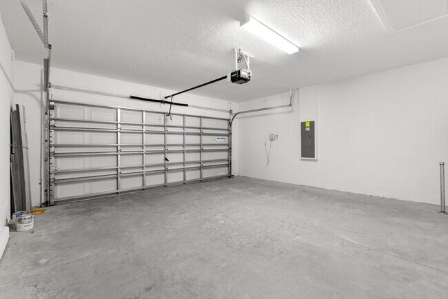 Building Photo - LIKE NEW 5 Bedroom Home for RENT in Touchstone!