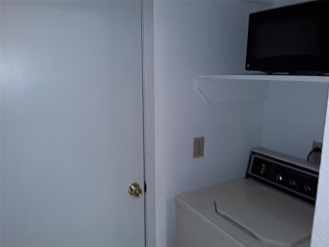 Building Photo - 3119 E Heatherock Cir