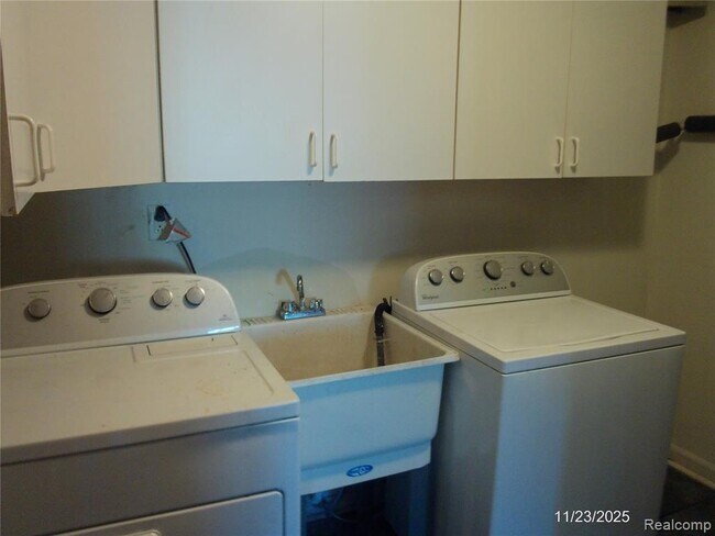 Building Photo - 16682 Eastland St