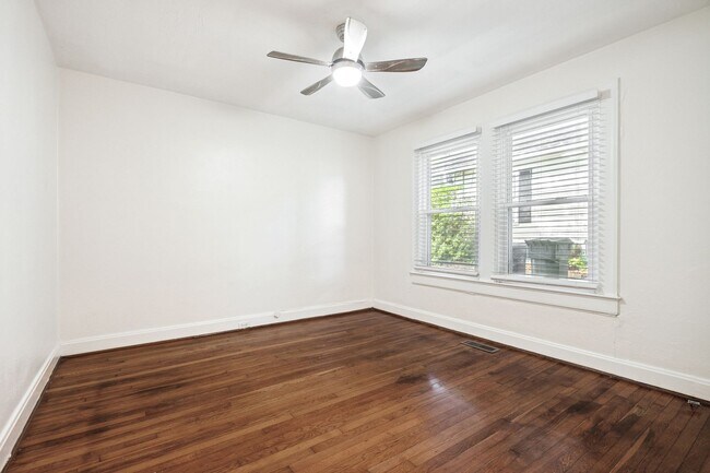 Building Photo - Charming 1 Bedroom, 1 Bathroom Duplex in O...