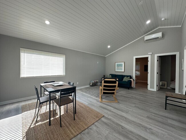 Building Photo - 115 Long Pond Loop