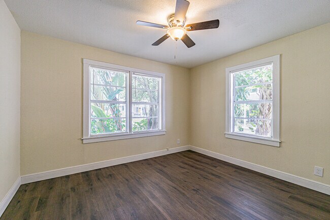 Building Photo - 505 E Virginia Ave